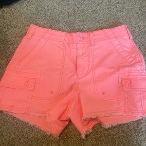 American eagle snappy stretch 90’s Boyfriend cargo shorts, pink, size 4